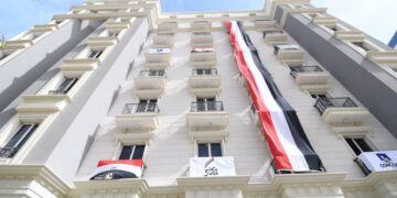 العلمين الجديدة.. وزير الإسكان يتفقد العمارات السكنية بالحي اللاتيني